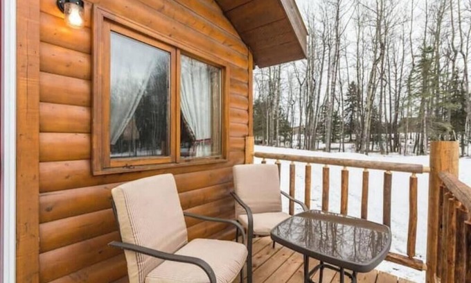 Division No. 11 Cabina | The White Tail Cabin - Bear Creek Cabins