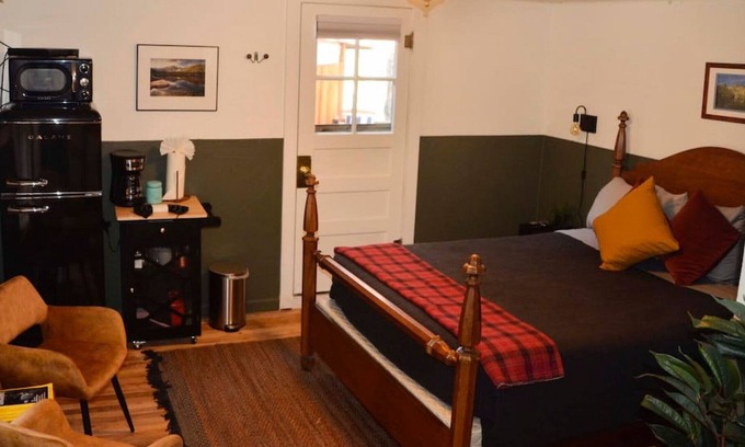 Drake Casa | The Whitebark Suite (Unit 3) at Field Guide Rocky Mountain