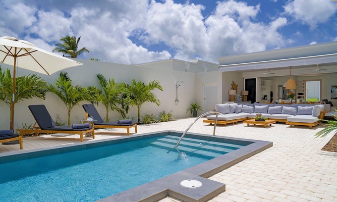Mount Standfast Villa | The Whitehouse on Mango Drive, a stylish luxury 4 bedroom villa in Porters Place