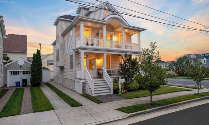Margate City Casa | The whole group will enjoy easy access to everything from this centrally located place