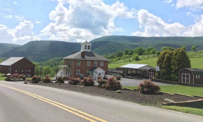 Tyrone Casa | The Whole Place! -- Serene Sinking Valley Retreat