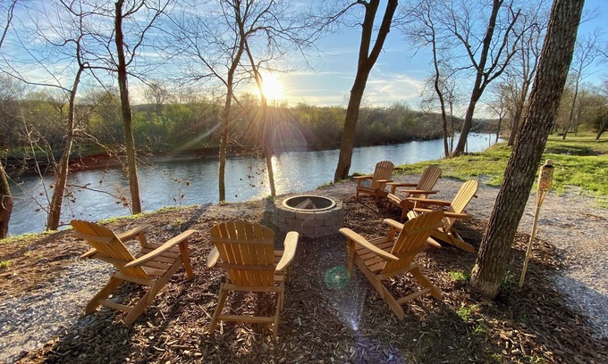 Noel Cabina | The Whole Property to Yourself - 3 Cozy Elk Riverfront Tiny Cabins at High Bank