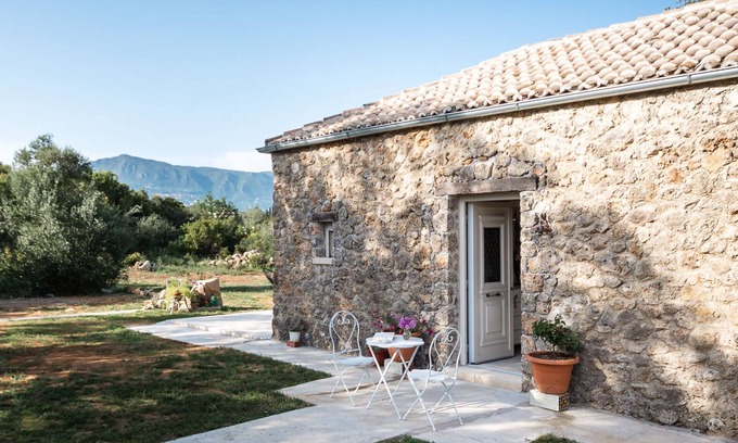 Dassia Cabaña | The Wild Cyclamen Stone House and Estate