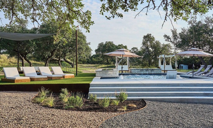 Long Branch Valley Casa | The Willie House by Lux Tiny Resorts