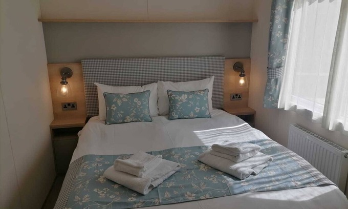 Hastings Casa | The Willows - 3 bedrooms with enclosed decking (D/F)