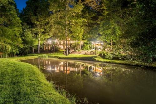 Hendersonville Casa | The Willows Retreat