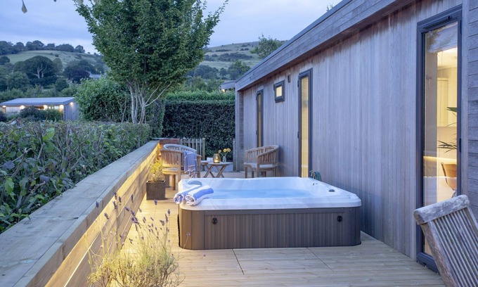 Cheddar Cabina | The Willows, Strawberryfield Park - a lodge that sleeps 4 guests in 2 bedrooms