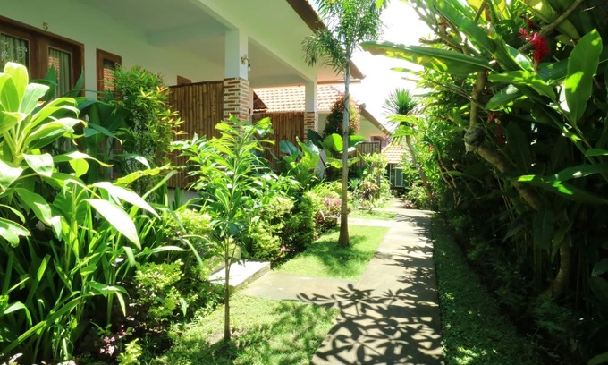 Batu Bolong Hotel | The Wina Guesthouse 2