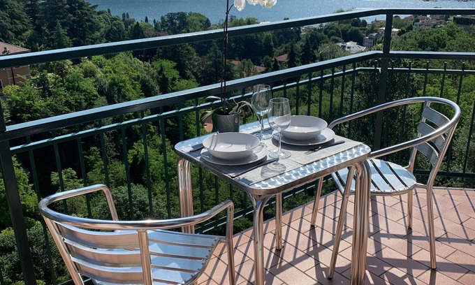 Como Casa | The window on Lake Como