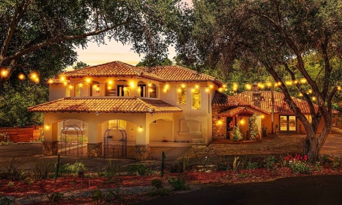 Rainbow CDP Casa | The Wine Away-Large Home w/Jacuzzi