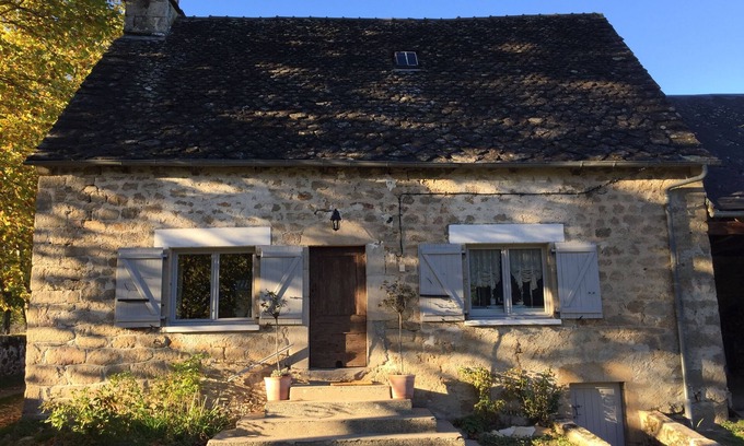La Roche-Canillac Cabaña | The Winter House on the Grounds of the Historic Chateau de Beaufort