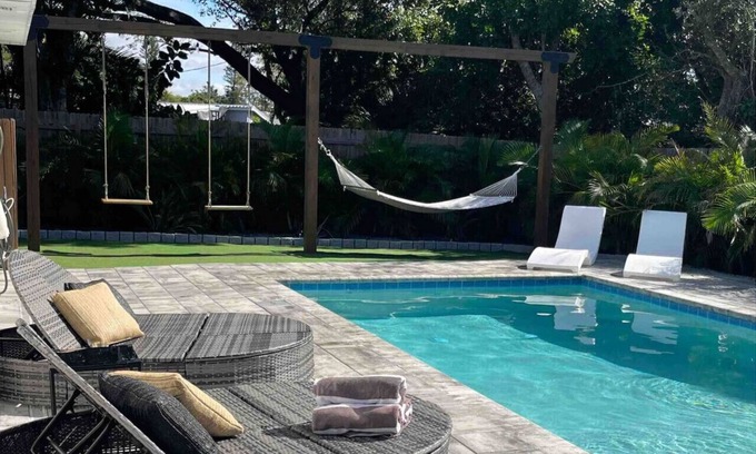 Arlington Park Casa | The Wisteria Oasis With heated pool and hot tub