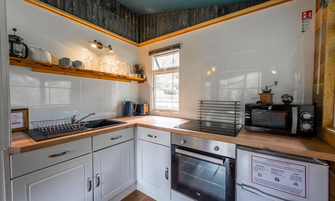 Bunloit Chalet De Esquí | The Wood Hatch Cabin at Ancarraig Lodges, Loch Ness