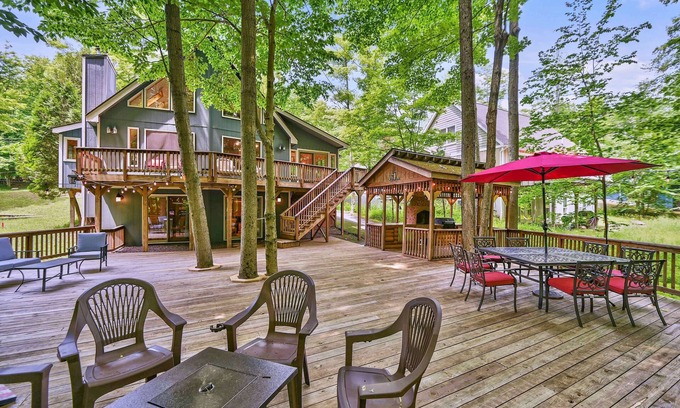 Lake Ariel Casa | The Woodhill Hideout - All Season Family Fun