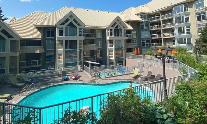 Upper Village Condominio | The Woodrun by Whiski Jack