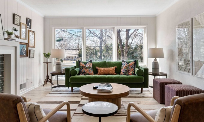 Prairie Village Casa | The Woodson - Elite Overland Park Home + Game Room