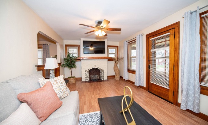 Dayton Casa | The Wright Bungalow: Near WSU/UD/WPAFB/MV Hospital