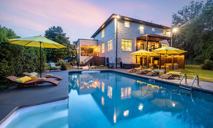 Simpsonville Casa | The Wright Place-Private Country Estate 25/min to DT G-Ville. Pool/Hottub!