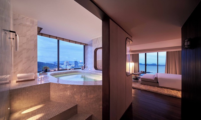 Bai Chay Hotel | The Yacht Hotel by DC