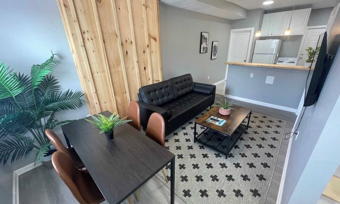 West Columbus Casa | The Yale Townhouse 2 - 2BR