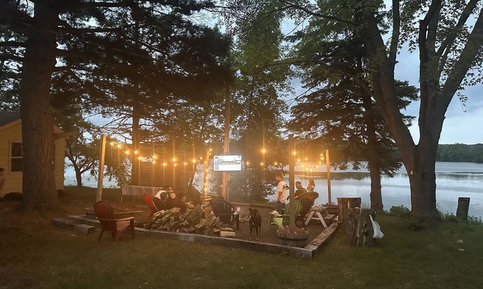 Clam Falls Cabina | The Yellow Cabin: Fun in the Sun!