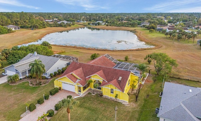 Eisenhower Casa | The Yellow Home amazingly lake view