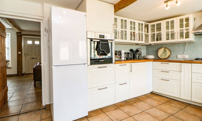 Dawlish Cabaña | The Yellow House, 13 King Street