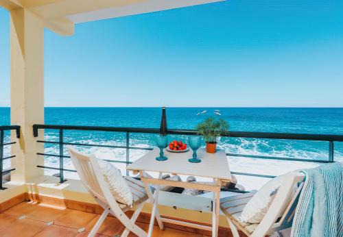 Prazeres Casa | The Yellow House