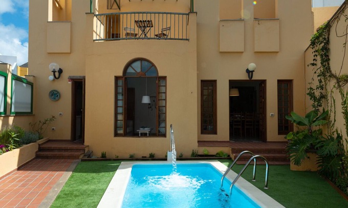 Gáldar Villa | The Yellow House - Solarium - Climatized Pool