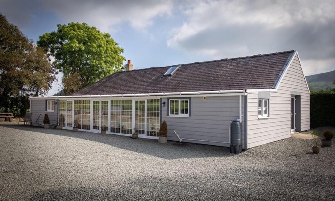 Garn Fadryn Casa | The Ynys Lodge