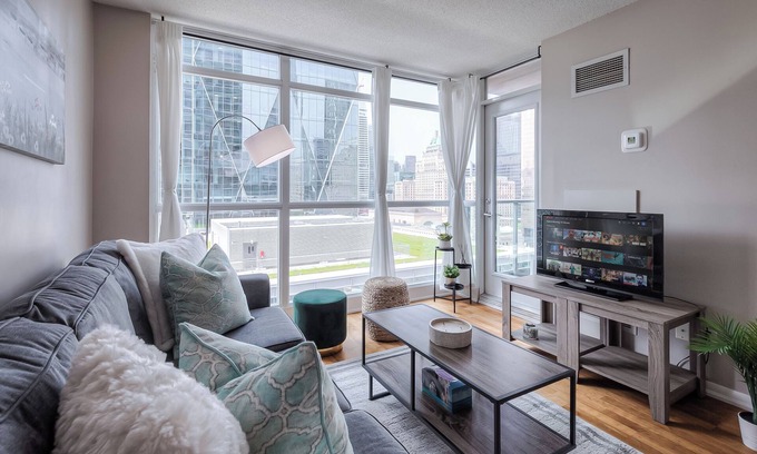 Downtown Toronto Apartamento | The Yonge Suites - Downtown Elegance