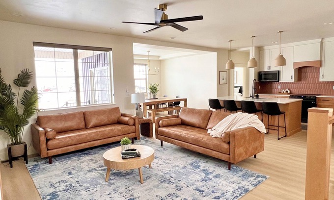 Lava Hot Springs Casa | Theater, Shuffleboard, Arcade! New Home Downtown Lava Sleeps 20+