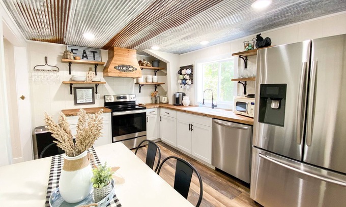 Mena Cabina | The Barnhouse🍁Secluded Mnt Getaway Ride2Trails Garage FirePit MntViews FastWIFI