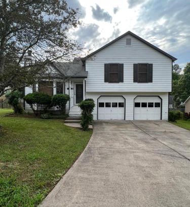 Acworth Casa | TheCornerWhiteHouse