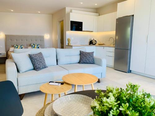 Kropia Apartamento | Thelfi Luxury studio in Attica - close to varkiza beach - Sea view