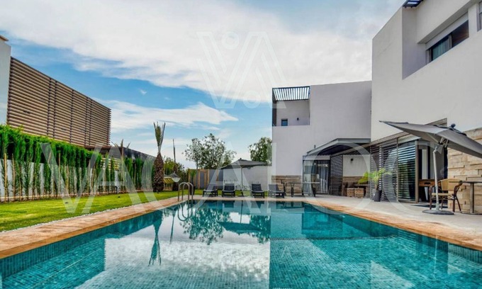 Tamrhakht Villa | Villa-De Lujo-Baño para personas con movilidad reducida-Vista a la Piscina