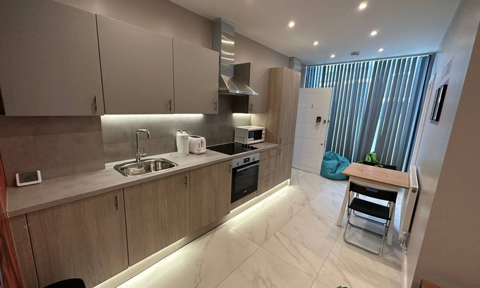Evelyn Apartamento | Themed Stunning 1-bed Apartment in London