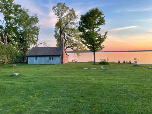 Sturgeon Bay Casa | Thenells Cottage by Simple Life Rentals