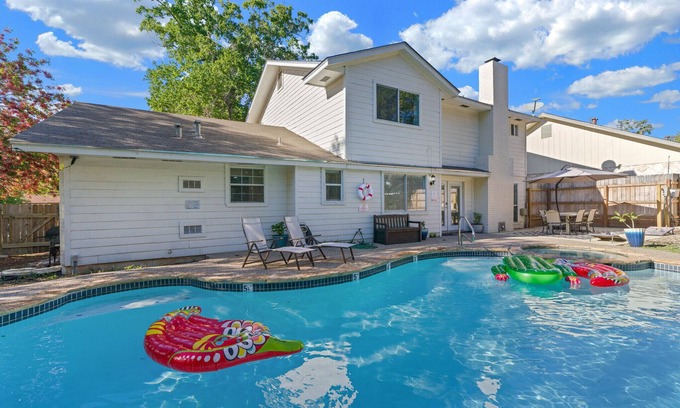 North Central Thousand Oaks Casa | theOAKloft-Heated Pool / HotTub- Games - Bring Fido- Memorable Experience