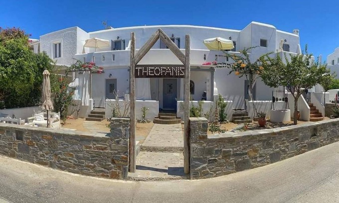 Agia Anna Complejo | THEOFANIS STUDIOS