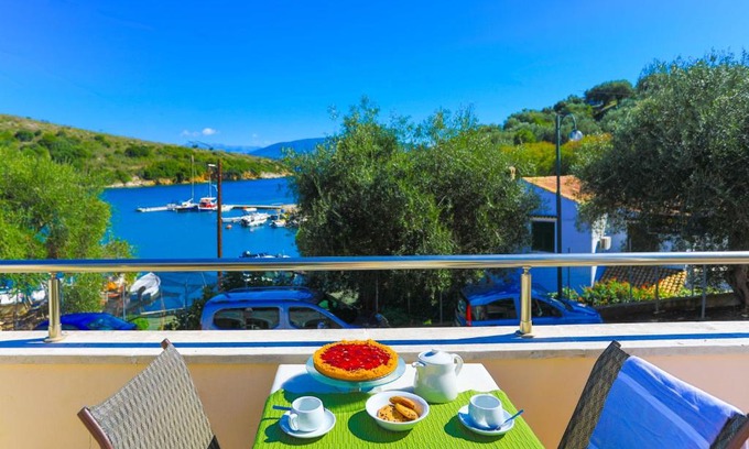 Agios Stefanos Apartamento | Theophilos Ena