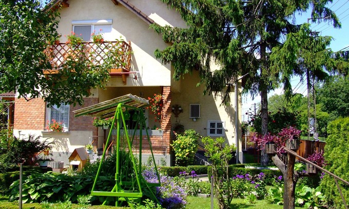Komarom Condominio | Vacaciones termales en una casa de vacaciones ordenada y limpia