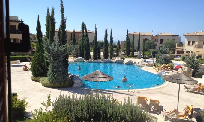 Aphrodite Hills Apartamento | Apartamento de 2 dormitorios Theseus Village con posición envidiable en la piscina comunitaria