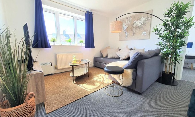 Cathays Apartamento | Thesiger Court Apartments - Free Private Parking - by Property Promise