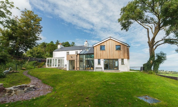 Maughold Casa | Thie Spooyt is a large family holiday home enjoying magnificent views across the north of the Isle o
