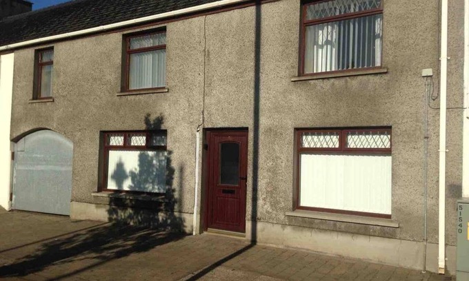 Garvagh Casa | Third tree house located in Garvagh, 4 bedroom, 2 bathroom property