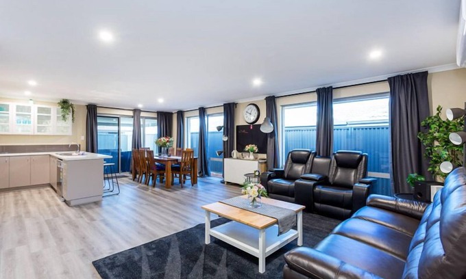 Wellard Casa | Family home in quiet estate. Dog friendly! Free WIFI and parking.