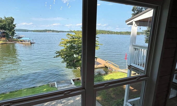 Cook Springs Casa | This 4 bedroom, 4 bath home sits on a peaceful cove on Logan Martin Lake