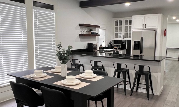 East Riverside Casa | This 4-bedroom home in Downtown Waco.