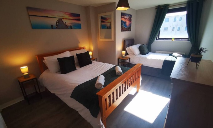 Cathedral Quarter Apartamento | This apartment is a 2 bedroom(s), 2 bathrooms, located in Belfast, Northern Ireland.